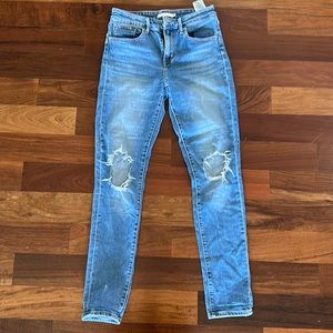 721 High Rise Skinny Levi Jeans